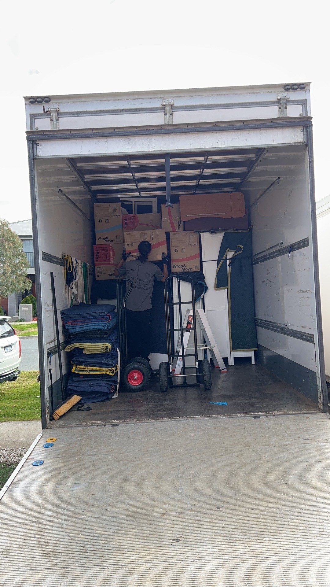 Truckmen removalists in Canberra
